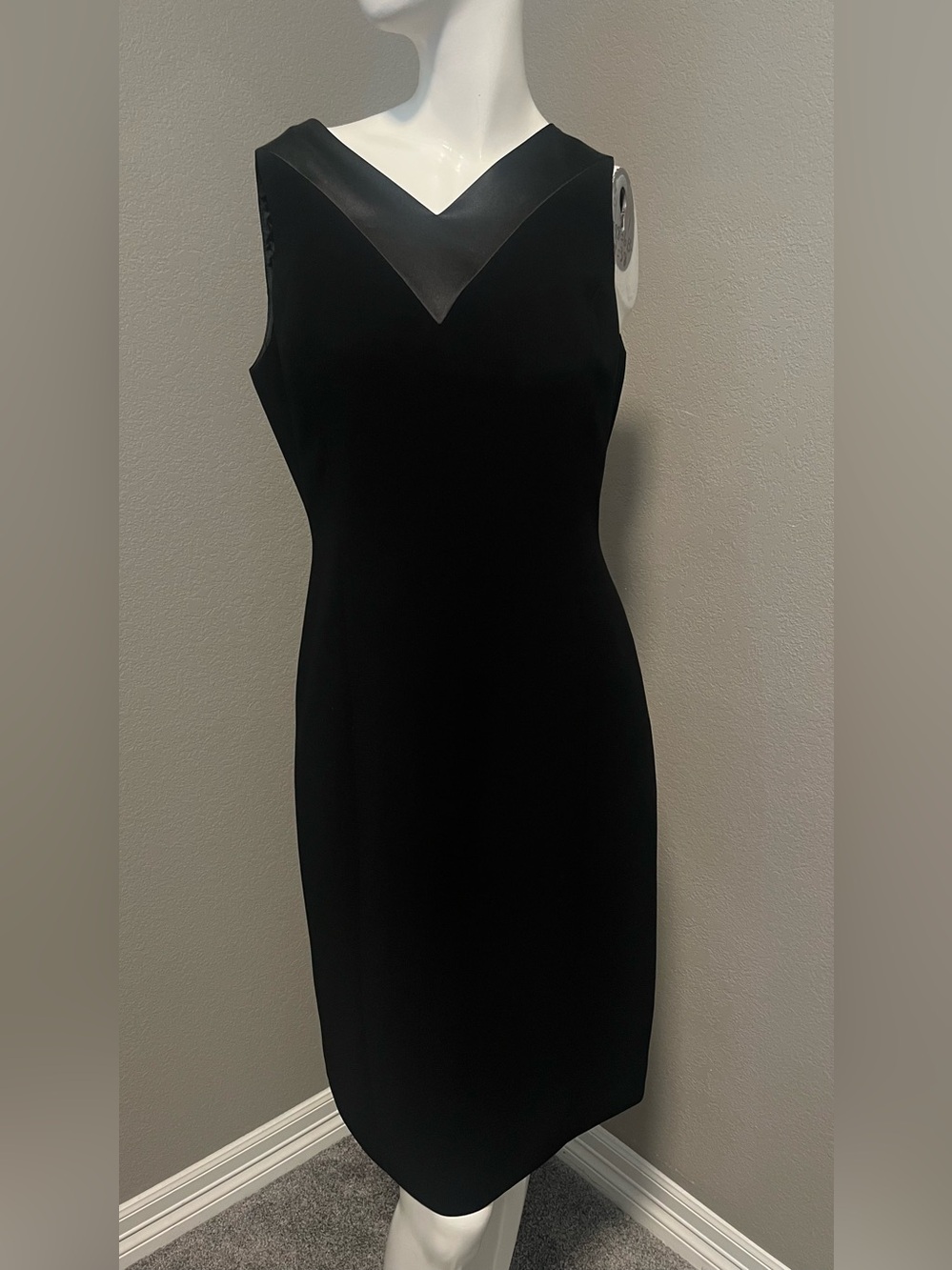 Vintage KASPER PETITE Women’s Black Sleeveless V-Neck Midi Sheath Dress Size 8P